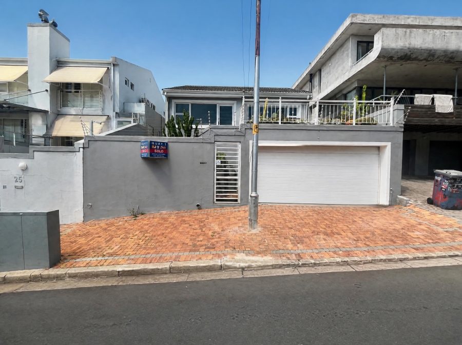 2 Bedroom Property for Sale in Vredehoek Western Cape